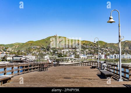 Vue sur le paysage urbain de Ventura depuis la jetée de Ventura. Banque D'Images