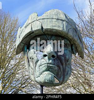 Sculpture frappante au château de Cardiff. Mars 2023. Ressort. Le soldat abandonné - sculpture créée en 2007 par James Napier Banque D'Images