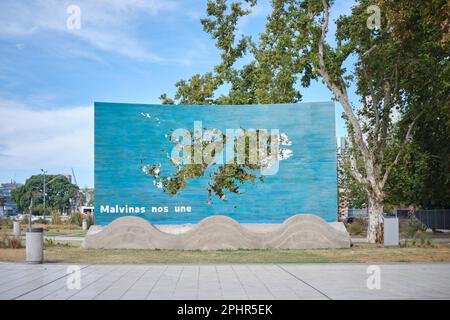 14 mars 2023, Buenos Aires, Argentine: Monument en hommage aux soldats qui ont combattu dans les Malvinas, Falkland, la guerre. Silhouette vide de la carte de Banque D'Images