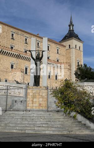 Tolède, Espagne- 6 octobre 2022: L'Alcazar de Tolède, une fortification en pierre située dans la partie la plus haute de Tolède Banque D'Images