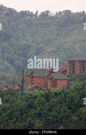 Maisons situées au bord des collines des montagnes de Gatlinburg, Tennessee, États-Unis Banque D'Images