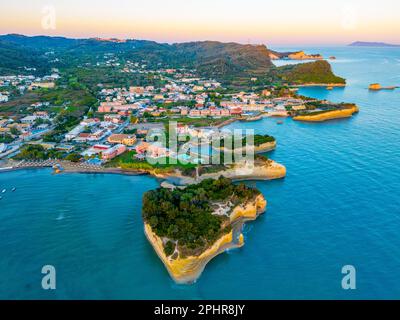 Panorama du canal d'amour au lever du soleil à Sidari, ville grecque. Banque D'Images