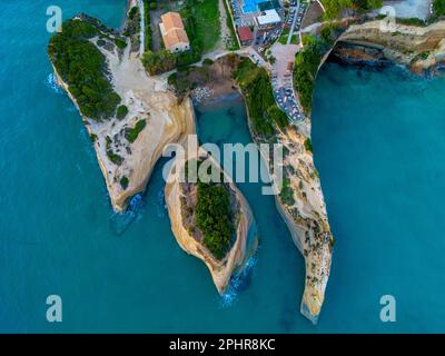 Panorama du canal d'amour au lever du soleil à Sidari, ville grecque. Banque D'Images