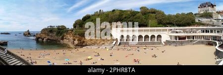 Vue panoramique sur la plage, Plage du Port Vieux, Biarritz, France Banque D'Images