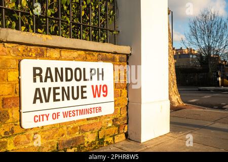 Londres - janvier 2023 : panneau de rue Randolph Avenue dans Maida Vale W9 West London Banque D'Images
