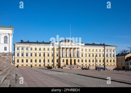 Le Sénat aussi connu sous le nom de Palais du Gouvernement, conçu par Carl Ludvig Engel et achevé en 1833, dans le district de Kruununhaka à Helsinki, en Finlande Banque D'Images