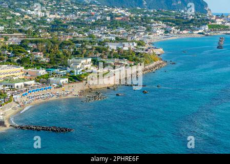 Spiaggia di San Francesco près de Forli, Ischia, Italie. Banque D'Images