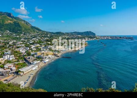 Spiaggia di San Francesco près de Forli, Ischia, Italie. Banque D'Images