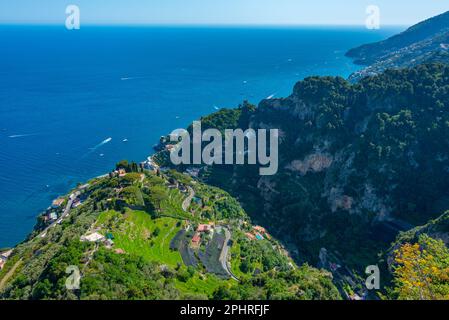 Vallée de Valle delle Ferriere vue de Villa Cimbrone en Italie. Banque D'Images