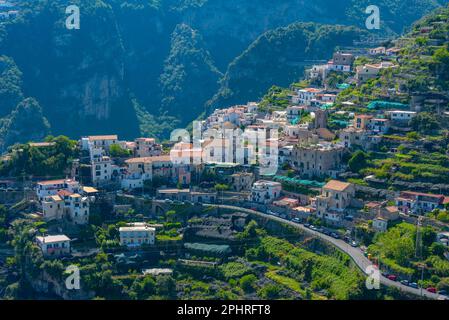 Vallée de Valle delle Ferriere vue de Villa Cimbrone en Italie. Banque D'Images