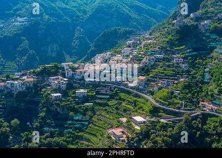 Vallée de Valle delle Ferriere vue de Villa Cimbrone en Italie. Banque D'Images