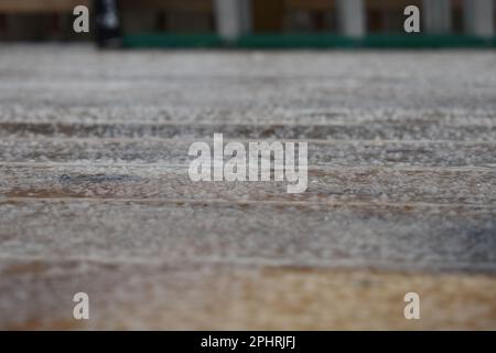 Pluie et grésil sur une terrasse en bois. Missouri, Mo, États-Unis, États-Unis Banque D'Images