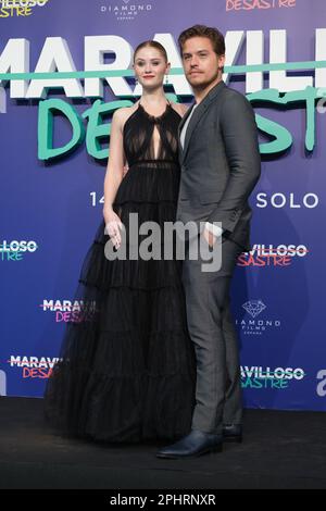 Madrid, Espagne. 29th mars 2023. L'acteur AMÉRICAIN Dylan Sprouse et l'actrice Virginia Gardner assistent à la première de 'Maravilloso Desastre' à Cines Callao à Madrid. Crédit : SOPA Images Limited/Alamy Live News Banque D'Images