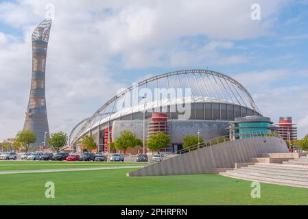 Le stade international Khalifa et la Tour de la flamme à Doha, au Qatar. Banque D'Images