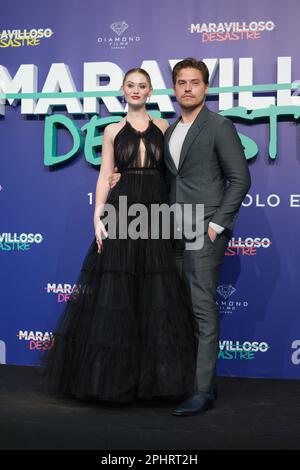 Madrid, Espagne. 29th mars 2023. L'acteur AMÉRICAIN Dylan Sprouse et l'actrice Virginia Gardner assistent à la première de 'Maravilloso Desastre' à Cines Callao à Madrid. (Photo par Atilano Garcia/SOPA Images/Sipa USA) crédit: SIPA USA/Alay Live News Banque D'Images