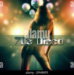 70s Disco - une femme de l'arrière dansant dans l'atmosphère typique d'une discothèque de 70s Banque D'Images