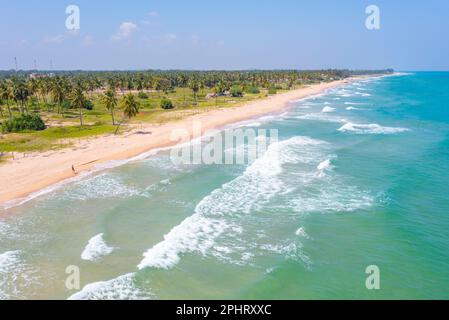 Vue aérienne de la plage de Nilaveli au Sri Lanka. Banque D'Images
