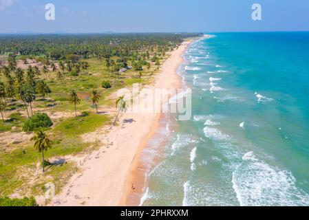Vue aérienne de la plage de Nilaveli au Sri Lanka. Banque D'Images
