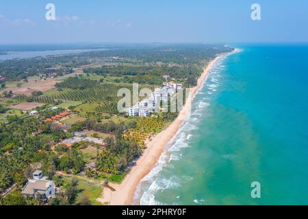Vue aérienne de la plage de Nilaveli au Sri Lanka. Banque D'Images