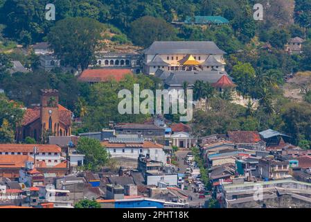 Vue aérienne du Temple de la relique sacrée à Kandy, Sri Lanka. Banque D'Images