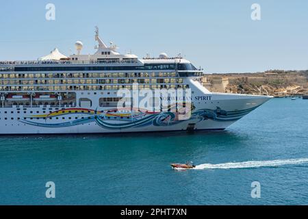 Navire de croisière Norwegian Spirit à fort Ricasoli - Valette, Malte Banque D'Images