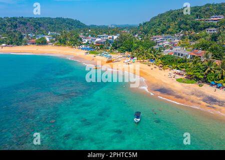 Vue aérienne de la plage d'Uniwatuna au Sri Lanka. Banque D'Images