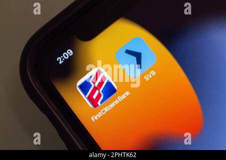 Icônes de First Citizens Bank (First Citizens BancShares) et de Silicon Valley Bank (SVB) sur iPhone. Les premiers citoyens ont annoncé avoir acquis SVB en mars 2023 Banque D'Images