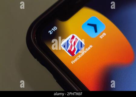 Icônes de First Citizens Bank (First Citizens BancShares) et de Silicon Valley Bank (SVB) sur iPhone. Les premiers citoyens ont annoncé avoir acquis SVB en mars 2023 Banque D'Images