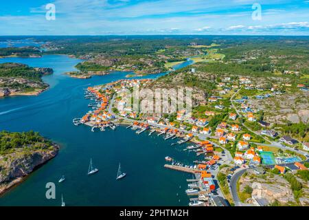 Vue panoramique sur la ville suédoise de Fjällbacka. Banque D'Images