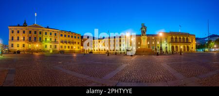 Vue au coucher du soleil sur la place gustav adolf à Goteborg, en Suède. Banque D'Images