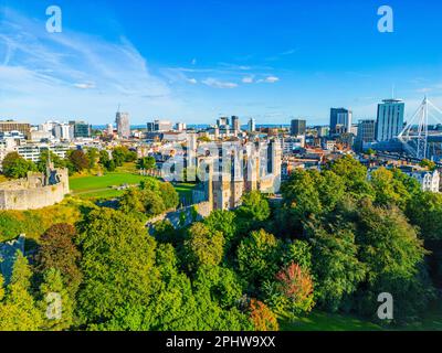 Vue panoramique sur le château de Cardiff au pays de Galles. Banque D'Images