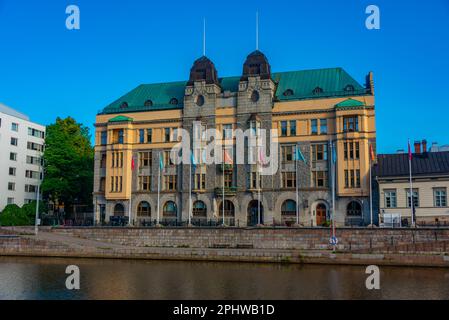 Bureau de la ville de Turku le long de la rivière aura à Turku, en Finlande. Banque D'Images