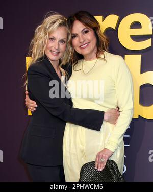 New York, NY, 29 mars 2023 Ali Wentworth et Mariska Hargitay participant à la première de New York « Pretty Baby: Brooke Shields » à l'Alice Tully Hall on 29 mars 2023 à New York, NY ©Steven Bergman/AFF-USA.COM Banque D'Images