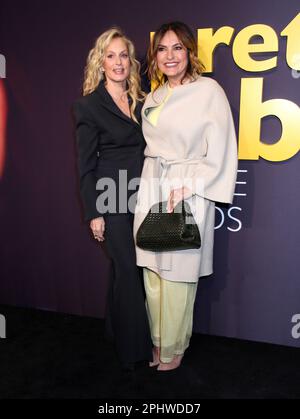 New York, NY, 29 mars 2023 Ali Wentworth et Mariska Hargitay participant à la première de New York « Pretty Baby: Brooke Shields » à l'Alice Tully Hall on 29 mars 2023 à New York, NY ©Steven Bergman/AFF-USA.COM Banque D'Images