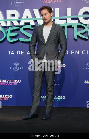 Madrid, Espagne. 29th mars 2023. L'acteur AMÉRICAIN Dylan Sprouse et l'actrice Virginia Gardner assistent à la première 'Maravilloso Desastre' à Cines Callao on 29 mars 2023 à Madrid, Espagne (photo d'Oscar Gonzalez/NurPhoto) Credit: NurPhoto SRL/Alamy Live News Banque D'Images