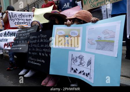 Mexico, Mexique. 29th mars 2023. 29 mars 2023, Mexico, Mexique : un groupe de migrants de différentes nationalités exigent le respect de leurs droits humains au Ministère de l'intérieur de Mexico. Sur 29 mars 2023 à Mexico, Mexique (photo par Luis Barron/Groupe Eyepix/Sipa USA). Credit: SIPA USA/Alay Live News Banque D'Images