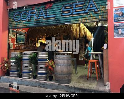 Coral Sea Brewing Co., une brasserie à ruelles à Cairns, Queensland, Australie. Pas de MR ou PR Banque D'Images