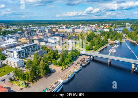 Rive de pielisjoki à Joensuu en Finlande. Banque D'Images