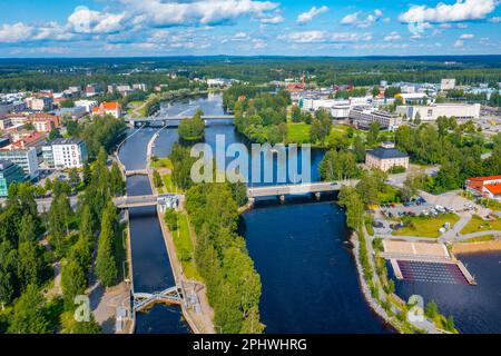 Rive de pielisjoki à Joensuu en Finlande. Banque D'Images