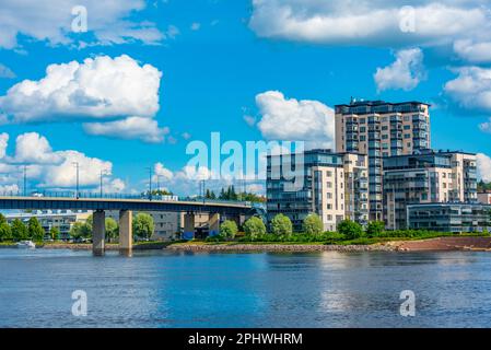 Rive de pielisjoki à Joensuu en Finlande. Banque D'Images