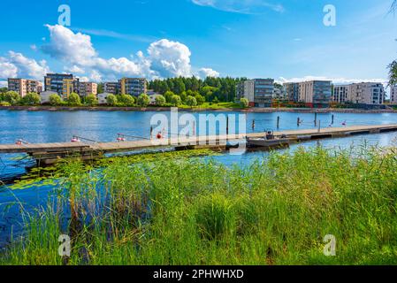 Rive de pielisjoki à Joensuu en Finlande. Banque D'Images