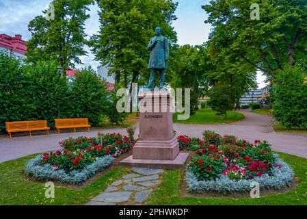 Statue de JL Runeberg, poète national de Finlande à Porvoo. Banque D'Images