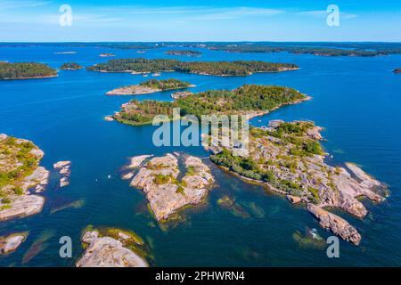 Îlots Rocheuses formant l'archipel des Aland en Finlande. Banque D'Images