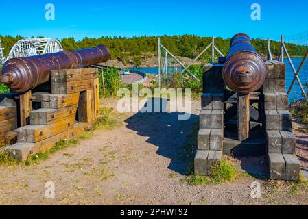 Canons à la forteresse de Bomarsund dans les îles Aland en Finlande. Banque D'Images