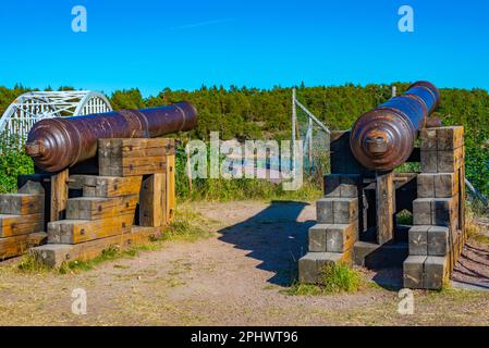 Canons à la forteresse de Bomarsund dans les îles Aland en Finlande. Banque D'Images