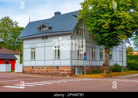 Maisons en bois dans la ville finlandaise de Mariehamn. Banque D'Images