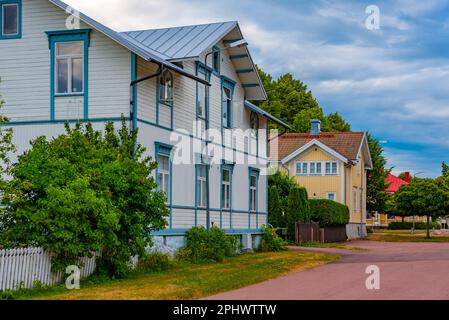 Maisons en bois dans la ville finlandaise de Mariehamn. Banque D'Images