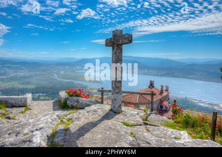 Croix celtique à Santa Tecla montagne près De A Guarda, Espagne. Banque D'Images