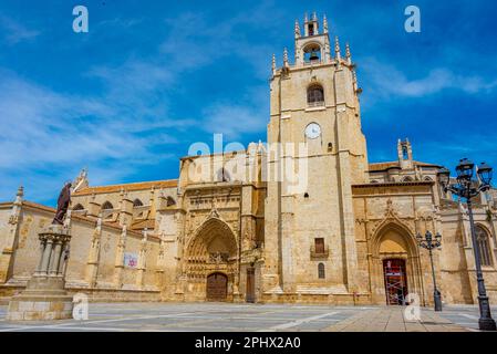 Catedral de San Antolin dans la ville espagnole Palencia Banque D'Images