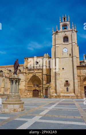 Catedral de San Antolin dans la ville espagnole Palencia Banque D'Images